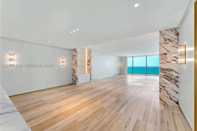 10201 Collins Ave #906 1
