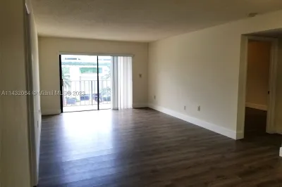9124 Collins Ave #404 1