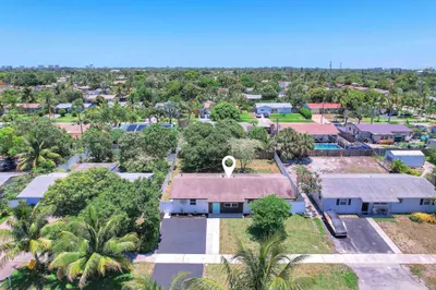 1310 SW 10th Ter 1