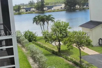 4311 Crystal Lake Dr #321 1