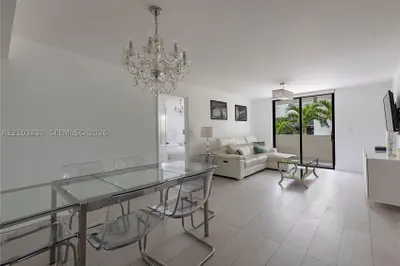 1621 Collins Ave #206 1