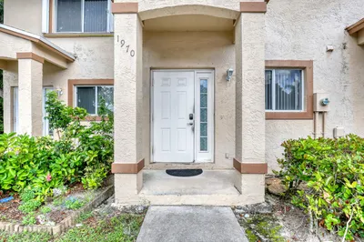 1970 Lakeview Drive W 1