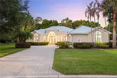917 SW Blue Stem Way 1