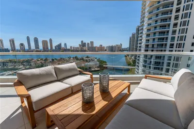 7000 Island Blvd #1402 1