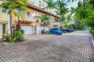 2706 NE 8th Avenue #2706 1