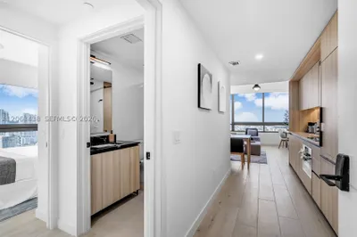 225 N Miami Ave #PH-3712 1