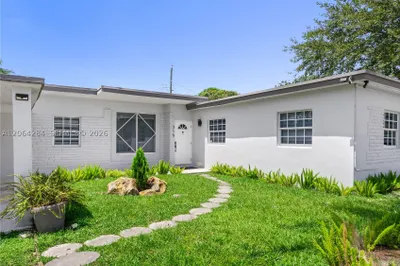 315 NW 106th St 1