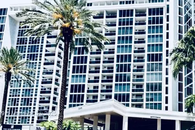 10275 Collins Ave #1522 1