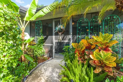 634 CENTRE Court SW #102 1