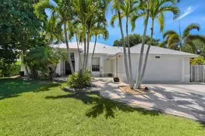 700 SE Michaels Court 1