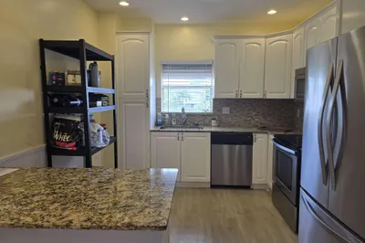 953 SE 10TH Street #6D 1