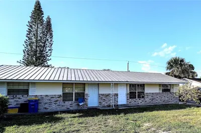 2176/2186 NE Rustic Place 1