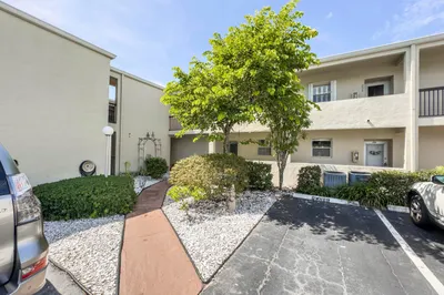 2540 Boundbrook Boulevard #204 1
