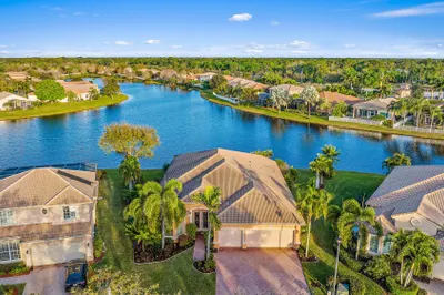 1266 SE Illusion Isle Way 1