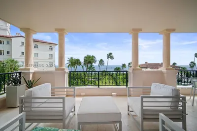 19233 Fisher Island Dr #19233 1