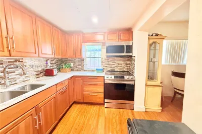 413 NW 14th Ter 1