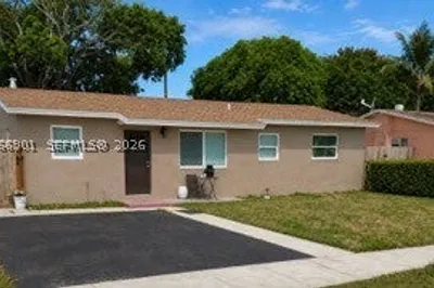 5271 NE 8th Ter 1