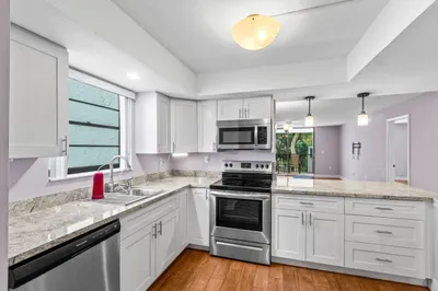 1555 S Federal Highway #204 1