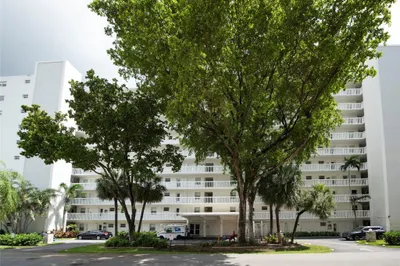 2555 NE 11th Street #302 1