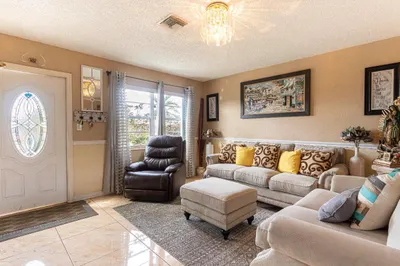 561 SE 5th Street 1