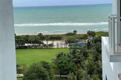 7600 Collins Ave #1001 1