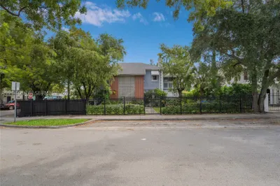 405 SW 11th Ave 1