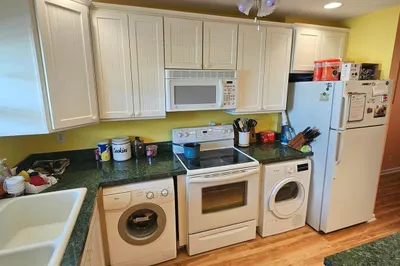 126 Sparrow Drive #3b 1