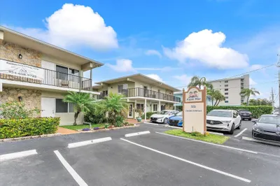 555 N Riverside Drive #25 1