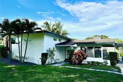 1079 W Country Club Circle 1