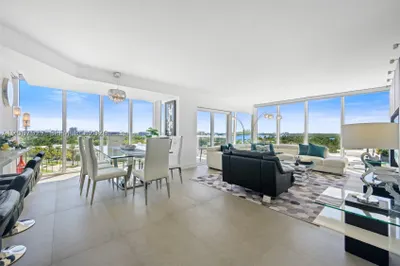 10275 Collins Ave #722 1