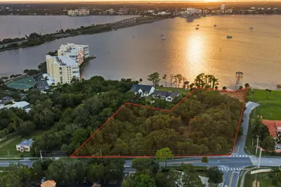 16-web-or-mls-Sunset _ Lot Line1