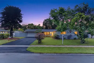 5501 Pine Ter 1