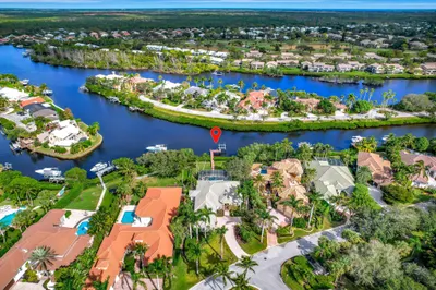 8733 SE Compass Island Way 1