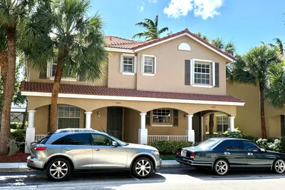 1418 W Wickham Circle #C 1