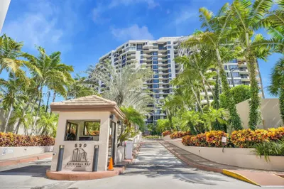 520 Brickell Key Dr #A1007 1