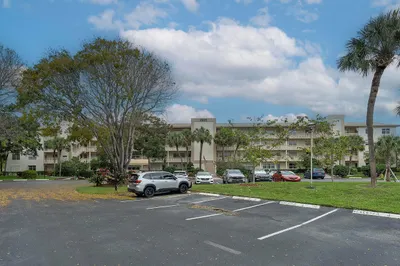 2905 Victoria Place #G4 1
