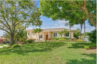 Welcome Home to 5 Oakwood Ct