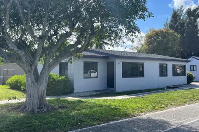 302 SW 10th Avenue #1-2 1