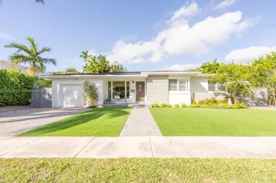 2045 Alamanda Dr 1