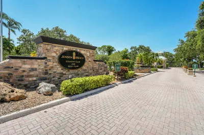 3985 NW Deer Oak Drive 1