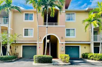 6511 Emerald Dunes Drive #308 1