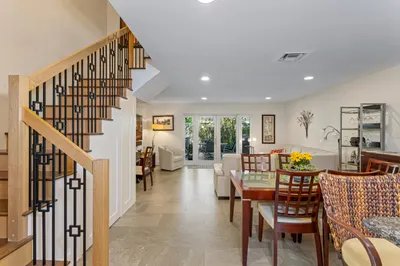 mls_STAIRCASE_TO_FAMILY_ROOM_STRAIGHT