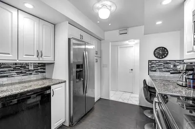 1000 Parkview Dr #715 1