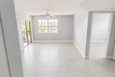 1560 SE ROYAL GREEN Circle #201 1