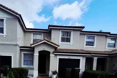 1067 NE 41st Pl 1