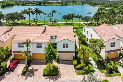 1570 NW 48th Place 1