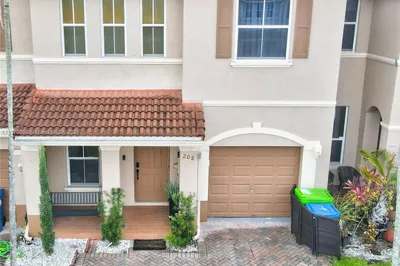 208 E Riverwalk Cir #208 1