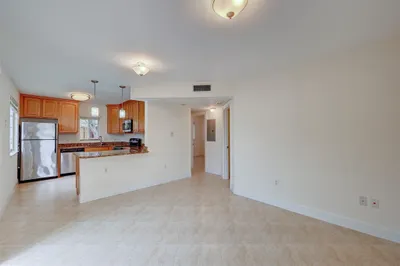 410 SW 15th Street #101 1