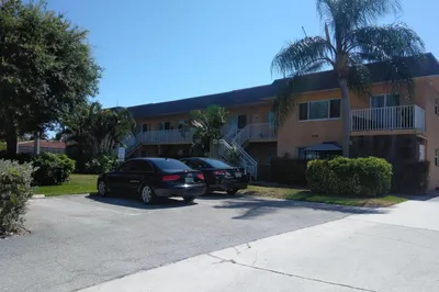 1000 NE 9th Avenue 1
