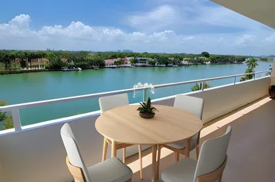 5600 Collins Avenue #7-F 1